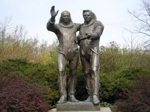 Pomník kosmonautům - metro Háje, dříve Kosmonautů